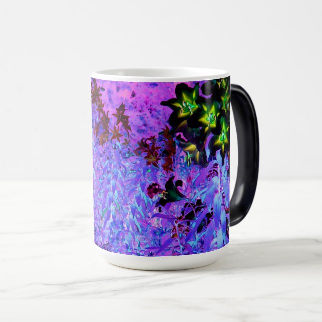 Spooky Black and Crimson Lily Garden Landschaft Verwandlungstasse (VorderseiteRechts)