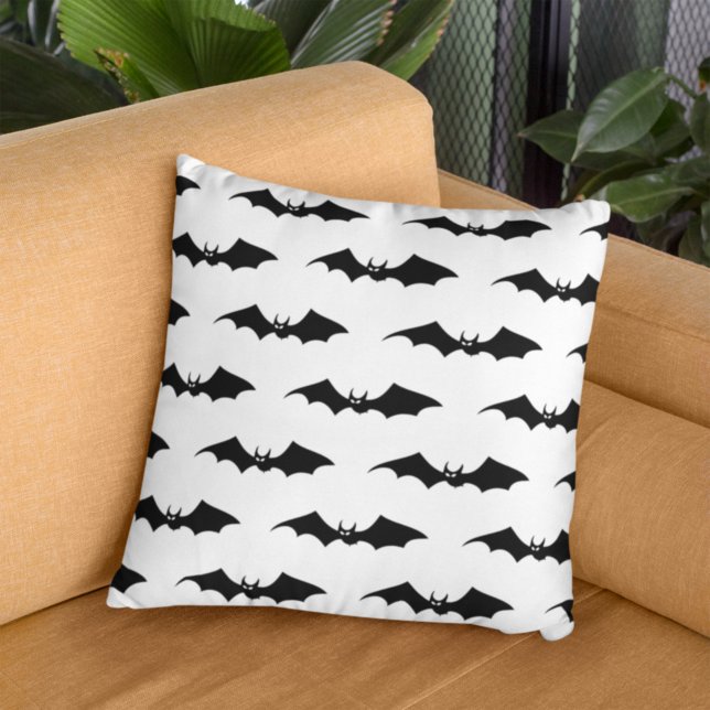 Spooky Black Flying Bats Muster Halloween Kissen (Von Creator hochgeladen)
