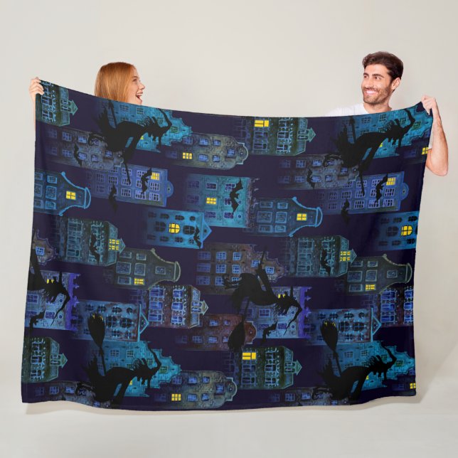 SPOOKY BLUE HALLOWEEN CITYSCAPE FLEECEDECKE (Beispiel)