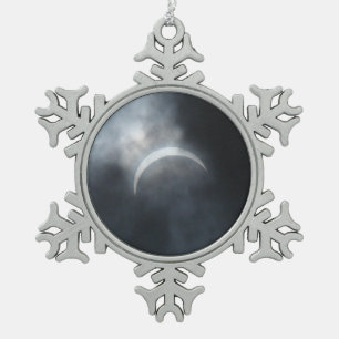 Spooky Eclipse Storm Clouds 2017 Schneeflocken Zinn-Ornament