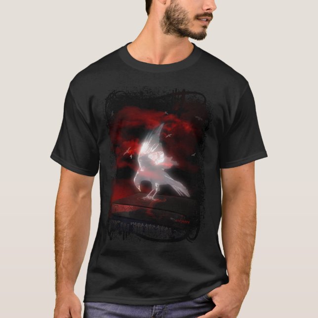 Spooky Ghost Crow mit Rotem Himmel, Wolken und Buc T-Shirt (Vorderseite)