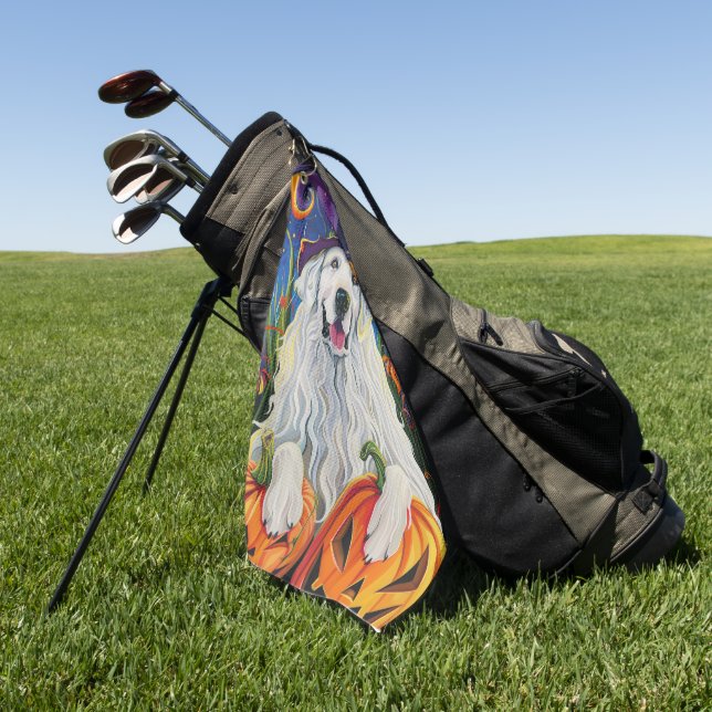 Spooky Great Pyrenäen Hund Halloween Hexenkürbis Golfhandtuch (Gras)