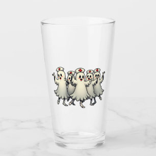 Spooky Halloween-Geister in den Anzügen der Kranke Glas