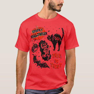 Spooky Halloween Trick Or Treat Pumpkin skeleton C T-Shirt