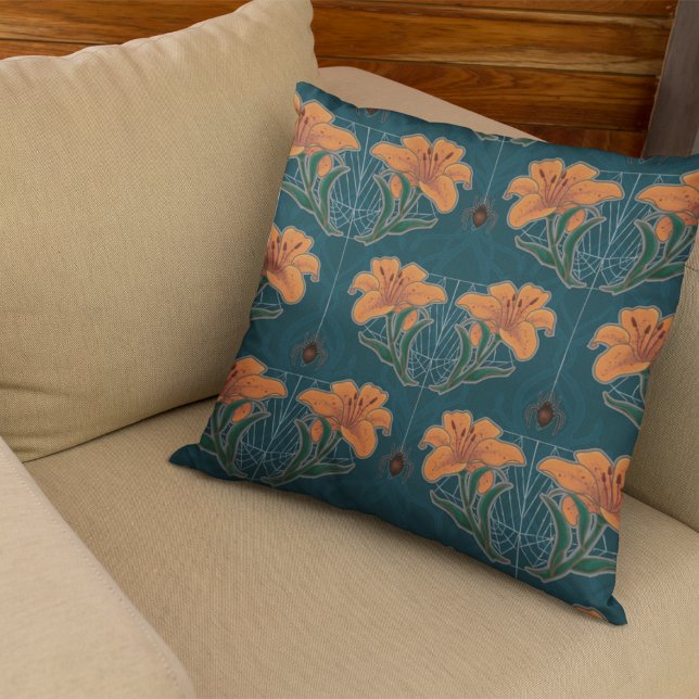 Spooky Halloween Whimsical Vintag Style Kissen (Spooky Halloween Whimsical  Throw Pillow. A vintage inspired design that is spooky and sophisticated)