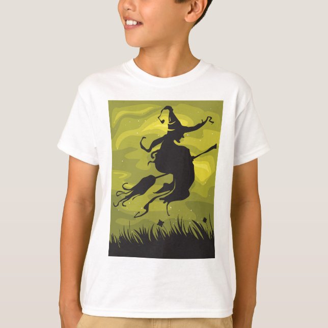 Spooky Halloween Witch Flying on Broomstick T-Shirt (Vorderseite)