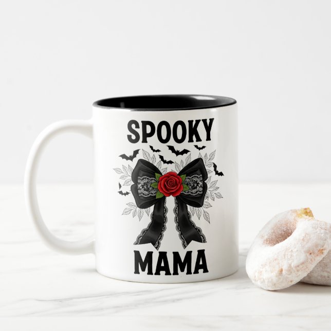Spooky Mama Coquette Halloween Zweifarbige Tasse (Mit Donut)