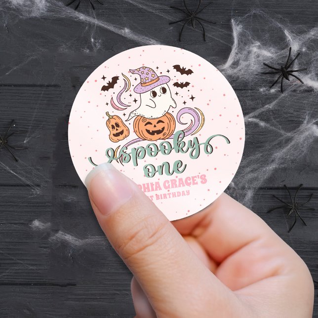 Spooky One Retro Ghost Halloween Birthday Party Runder Aufkleber (Von Creator hochgeladen)