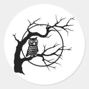 Spooky Owl im Baum Runder Aufkleber