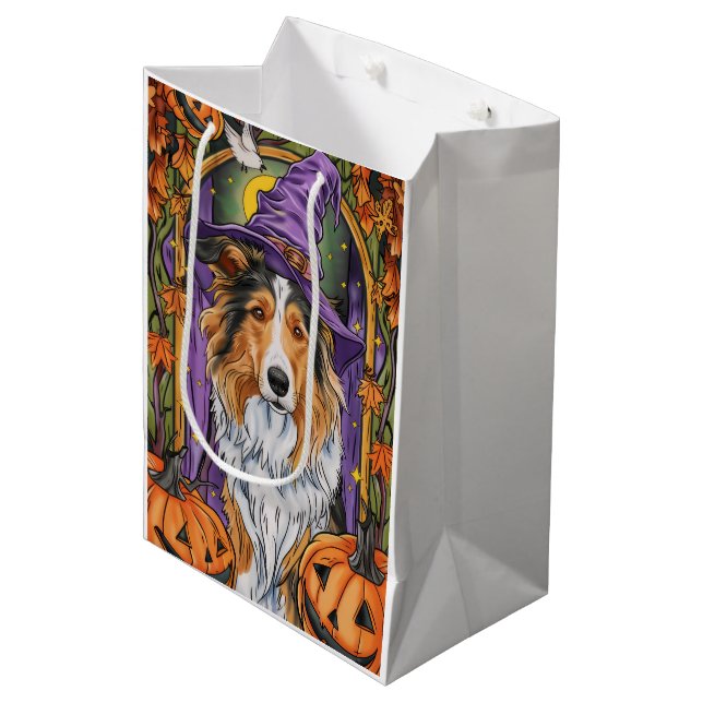 Spooky Rough Collie Dog Halloween Hexenkürbis Mittlere Geschenktüte (Vorderseite Schrägansicht)