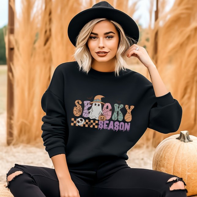 Spooky Season Retro Groovy Halloween Sweatshirt (Von Creator hochgeladen)