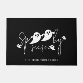Spooky Season White Ghosts Familienname Halloween Fußmatte