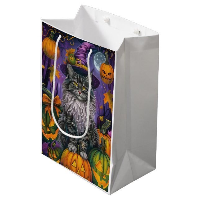 Spooky Siberian Cat Halloween Hexe und Kürbis Mittlere Geschenktüte (Vorderseite Schrägansicht)
