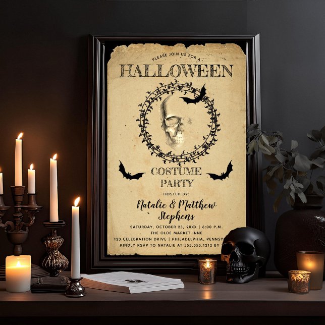 Spooky Skeleton Bat Wreath Halloween Party Einladung (Creepy, Scary Skull and Bats Halloween Adult Costume Party Invitation)
