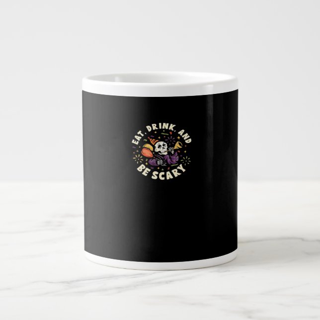 Spooky Skeleton Celebrating Halloween Eat Drink Jumbo-Tasse (Vorderseite)