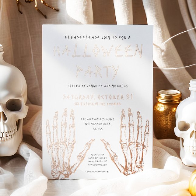 Spooky Skeleton Hands Halloween-Party Rose Gold Folieneinladung (Spooky Skeleton Hands Halloween Party Rose Gold Foil Invitation)
