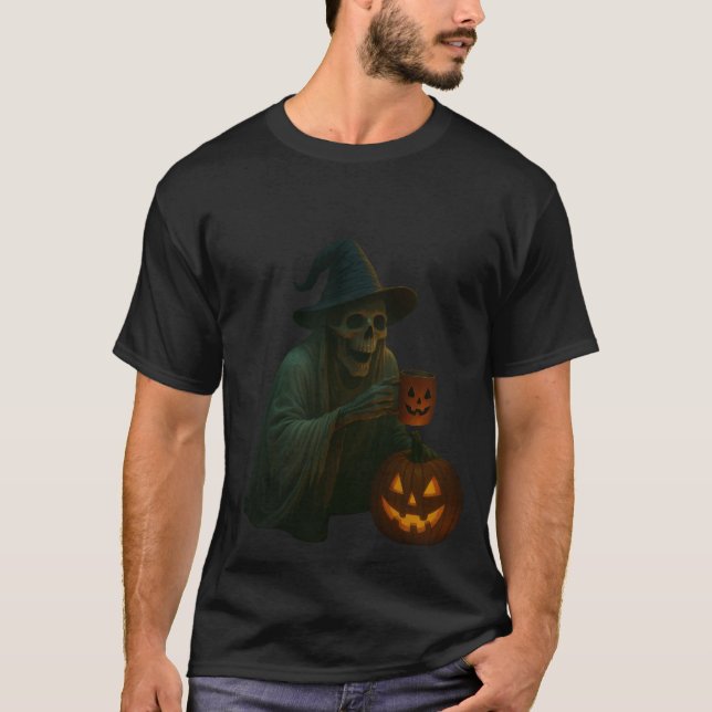 Spooky Skeleton Hexe mit Pumpkin Glow T-Shirt (Vorderseite)