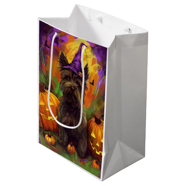 Spooky Skye Terrier Dog Halloween Hexenkürbis Mittlere Geschenktüte (Vorderseite Schrägansicht)