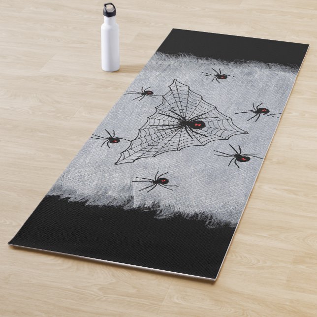 Spooky Spiderweb Black Widow Spider auf Schwarz-we Yogamatte (Beispiel)