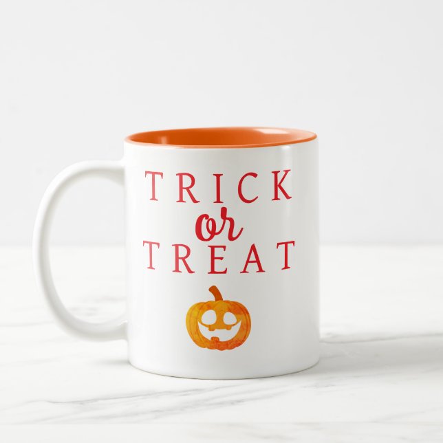 Spooky Trick oder Jack-o'-Laterne Halloween behand Zweifarbige Tasse (Links)