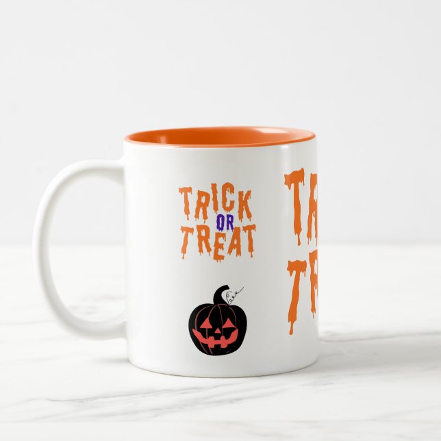 Spooky Trick oder Jack-o'-Laterne Halloween behand Zweifarbige Tasse (Links)