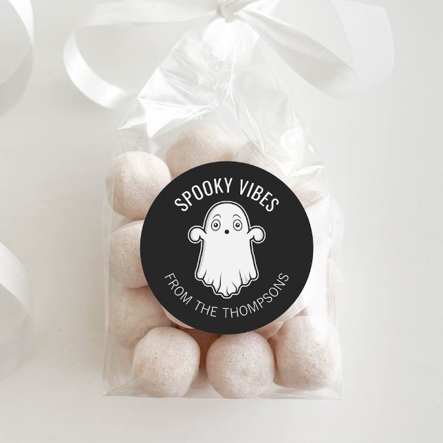 Spooky Vibes Ghost Halloween Schwarz-Weiß Runder Aufkleber (Ideal for decorating Halloween gifts and party favors, for example.)
