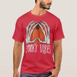 Spooky Vibes Skelett Hände und Kürbis Halloween T-Shirt