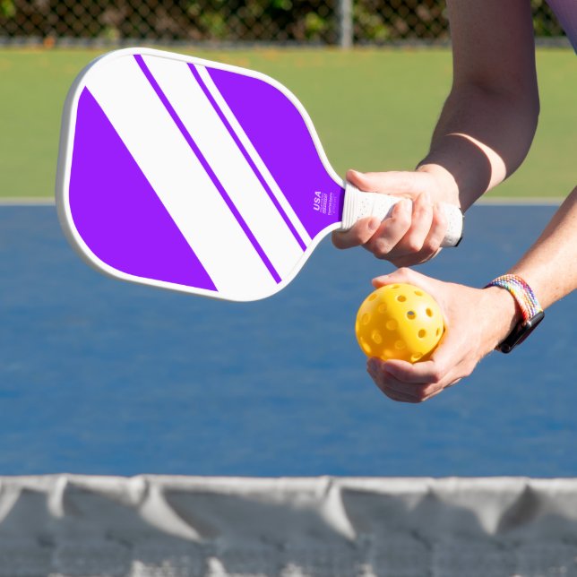 Sportlich weiße Racing Streifen auf hellen, lebhaf Pickleball Schläger (InSitu)