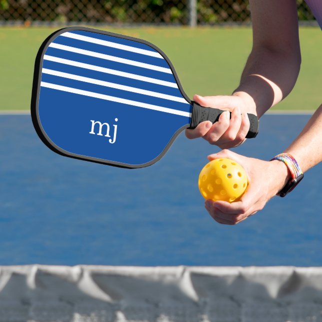 Sportsybrische und weiße Streifen mit Monogramm Pickleball Schläger (InSitu)