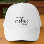 Sporty Golfer Black Golf Vibes Nur Golfangebot Truckerkappe<br><div class="desc">Positive Bejahung Golf Vibes Nur Zitat Design bietet ein einfaches modernes Design mit trendiger Kalligraphie und Skript in klassisch schwarz. Die Bekräftigung fördert die Motivation und Inspiration für einen spektakulären Tag auf dem Kurs. GOLF-Kleidung mit klassischem Design für Golfer mit aktivem Lifestyle.</div>