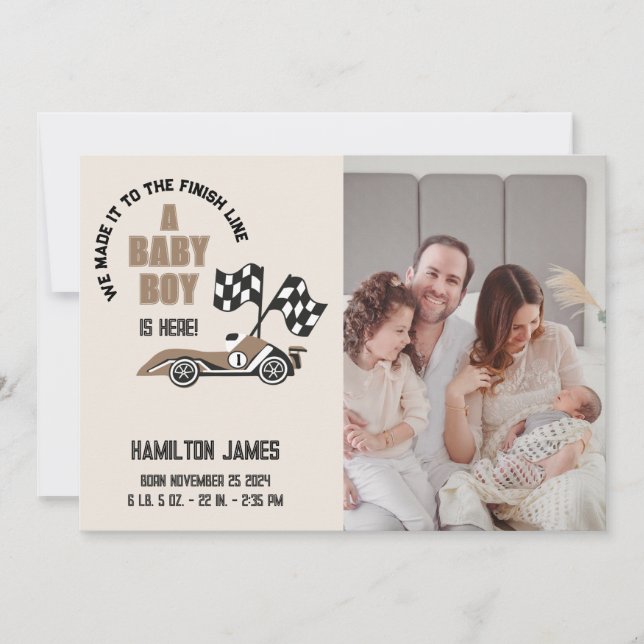 Sporty Race Car Baby Boy Birth Ankündigung (Vorderseite)
