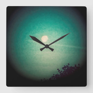 Spotlit Moon Quadratische Wanduhr