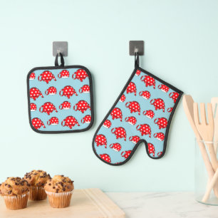 Spotty Red Teapot and Cups Blue Pattern Ofenhandschuh & Topflappen-Set