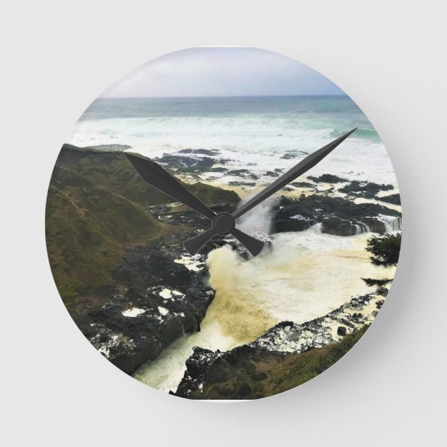 Spouting Horn, Cape Perpetua, Oregon Coast Runde Wanduhr (Vorderseite)
