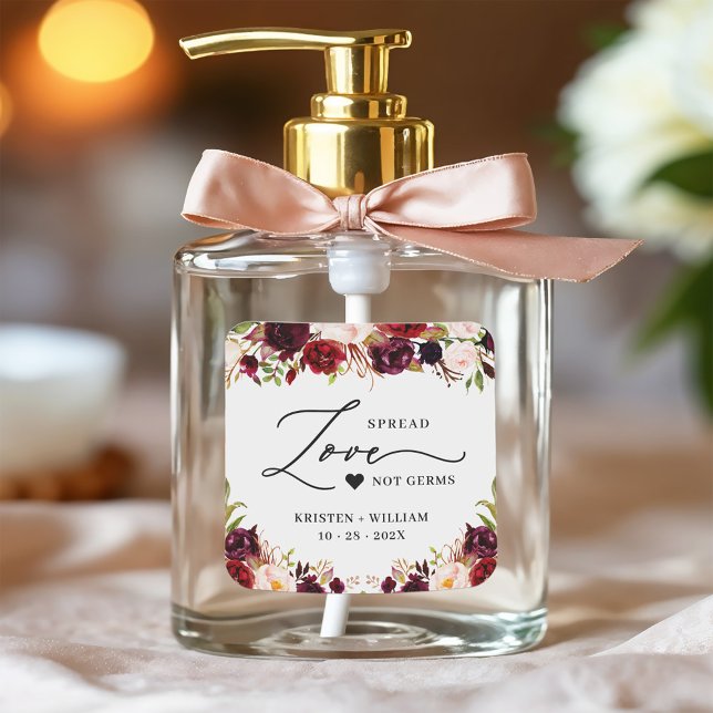 Spread Liebe Burgundy Red Floral Wedding Sanitizer Quadratischer Aufkleber (Von Creator hochgeladen)