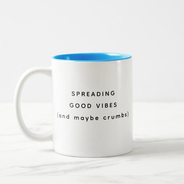 Spreading Good Vibes Happy Humorous Coworker Mug Zweifarbige Tasse (Links)