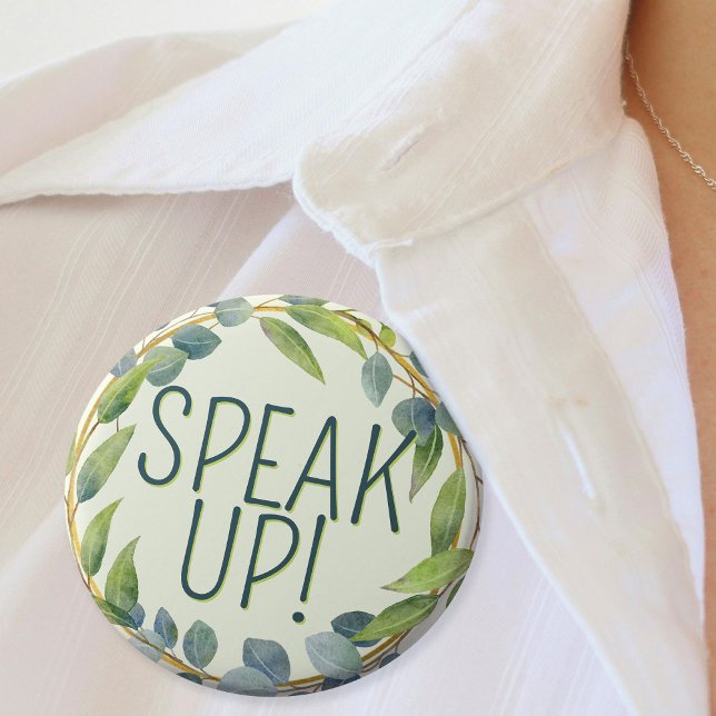 Sprechen Sie Mama schwer zu hören grüne botanische Button (Mockup of pin on woman's blouse)