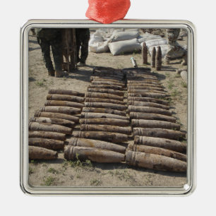 Sprengkörper werden und inventorie identifiziert silbernes ornament