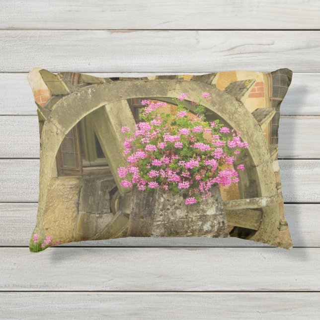 Spring Bouquet Accent Pillow Kissen Für Draußen (Vorderseite)