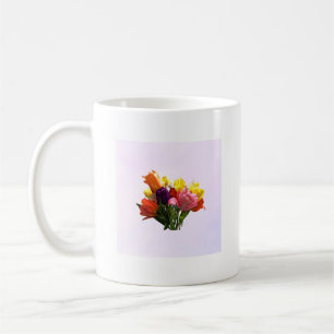 Spring Bouquet mit Tulips und Kaffee-Tasse Kaffeetasse