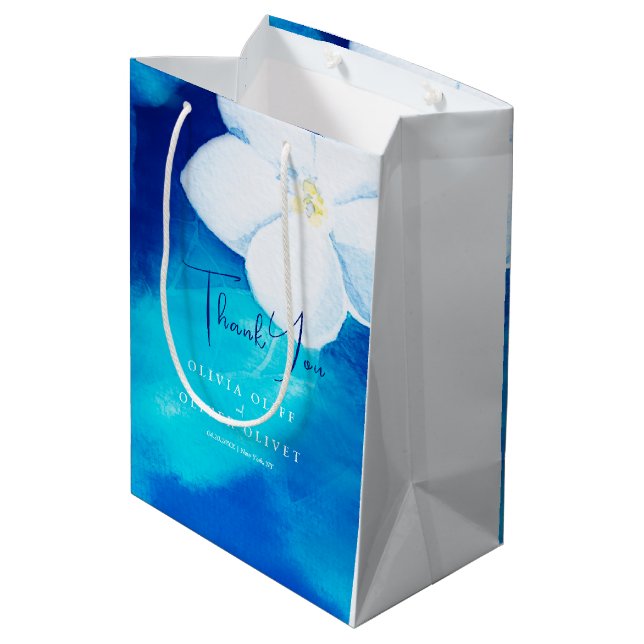 Spring Fondness Wedding Medium Gift Bag Mittlere Geschenktüte (Rückseite Schrägansicht)