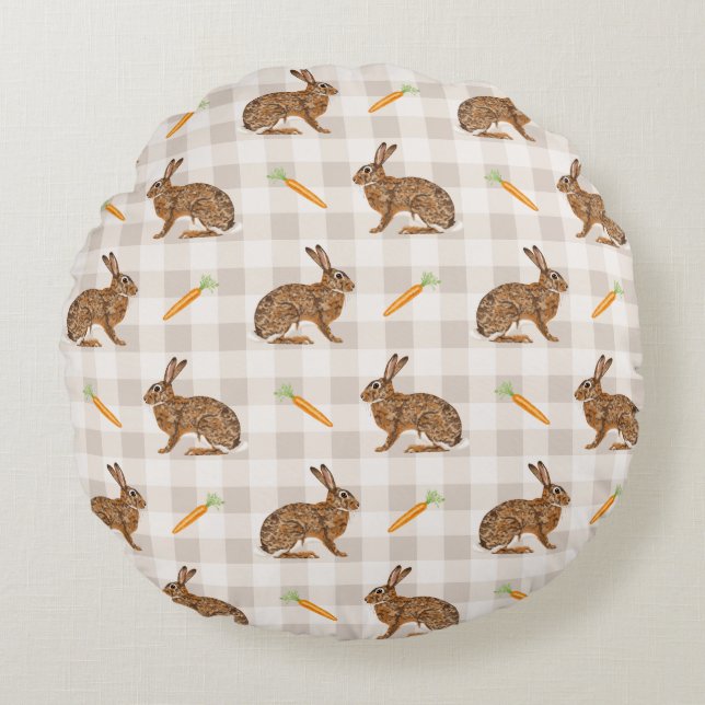 Spring Hare And Carrot Rustic Beige Gingham Easter Rundes Kissen (Vorderseite)