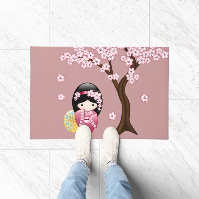 Spring Kokeshi Doll - Niedliches japanisches Geish Fußmatte (Indoor)