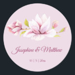 Spring Magnolias Floral Wedding Stickers<br><div class="desc">Diese Hochzeitsaufkleber verfügen über magnolische Blume. Sie können diese Aufkleber mit Ihren Namen und Ihrem Hochzeitstermin personalisieren. Klicken Sie auf die Schaltfläche "Anpassen", um weitere Optionen zu erhalten, wenn Sie die Textgröße ändern oder einen zusätzlichen Text hinzufügen möchten. Diese Aufkleber eignen sich ideal für die Verwendung als Umschlag Aufkleber-Aufkleber oder...</div>