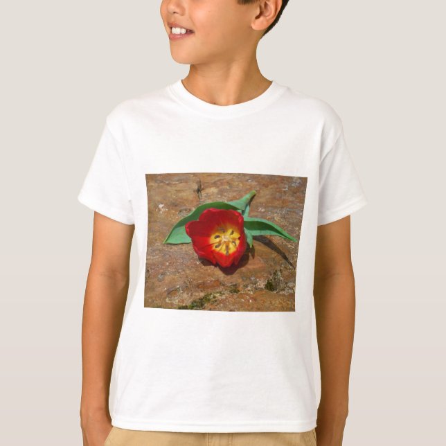 Spring Red Tulip T-Shirt (Vorderseite)