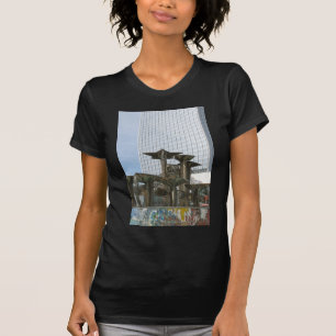 Springbrunnen der internationalen Freundschaft in T-Shirt