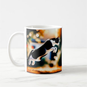 Springende schwarze und weiße Katze Kaffeetasse
