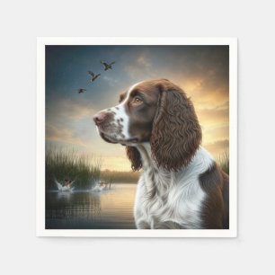 Springer Spaniel Hund durch einen Ententeich Serviette