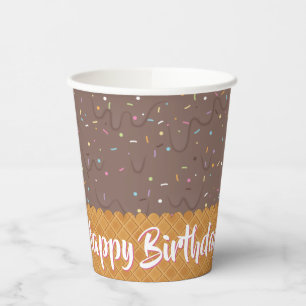 Sprinklen und Schokolade Eiscreme zum Geburtstag Pappbecher