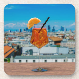Spritz Cocktail auf einem Tisch mit Blick auf Mail Getränkeuntersetzer